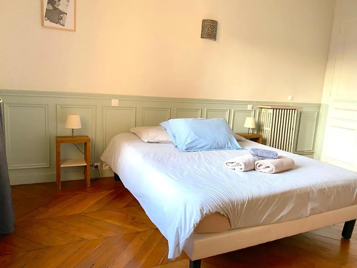 Marvellous Sunbathed 3Br At The Heart Of Paris Apartment France