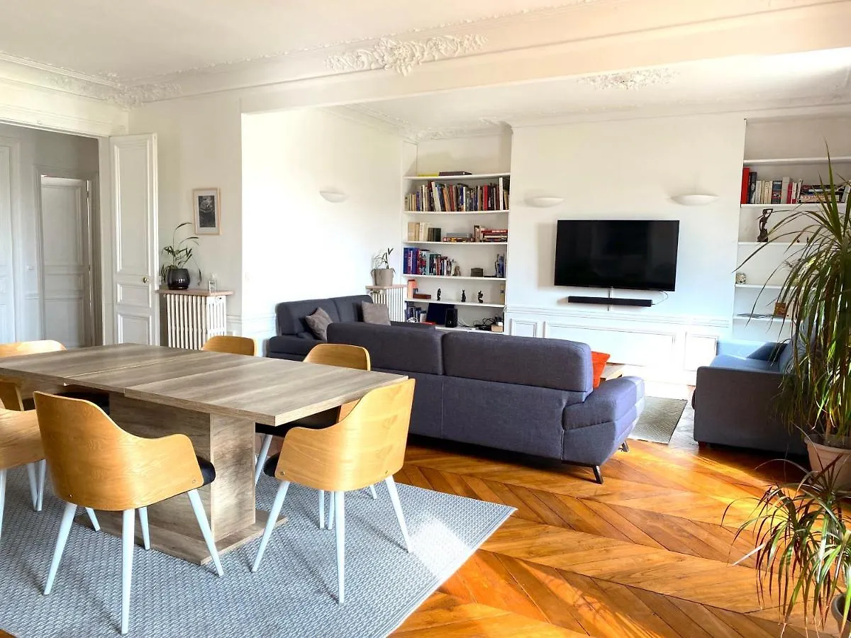 Marvellous Sunbathed 3Br At The Heart Of Paris Apartment 0*,  France